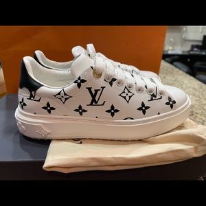LV SNEAKERS